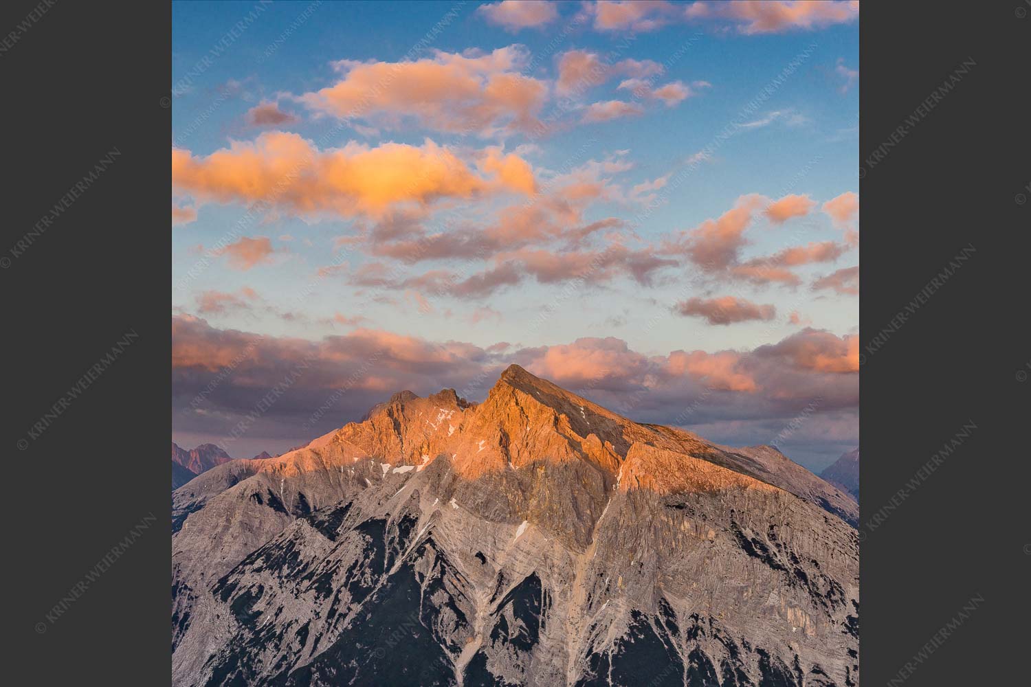Blick über das Karwendeltal zur Pleisenspitze im Karwendelgebirge - Zwischen den Tälern 1:1 -- Pleisenspitze im Karwendel - mehr Infos bei www.Kriner-Weiermann.de