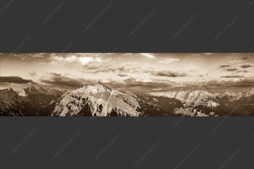 Blick über das Karwendeltal zur Pleisenspitze im Karwendelgebirge - Zwischen den Tälern 4:1 sepia -- Pleisenspitze im Karwendel - mehr Infos bei www.Kriner-Weiermann.de