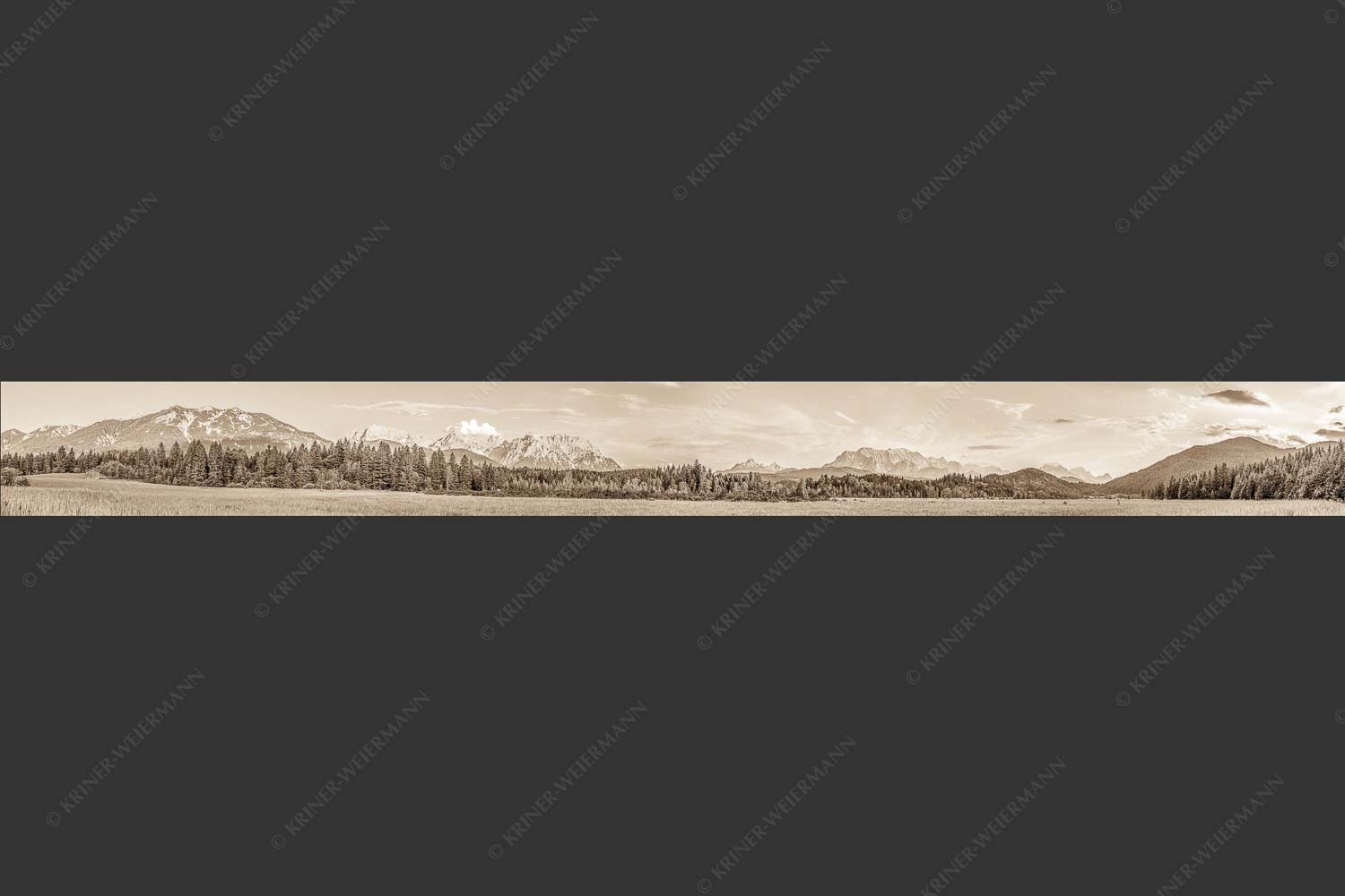 Panoramablick auf das Soiern-, Karwendel-, Wetterstein und Estergebirge - Alle im Blick 10:1 sepia -- Soiern Karwendel Wetterstein und Estergebirge - mehr Infos bei www.Kriner-Weiermann.de