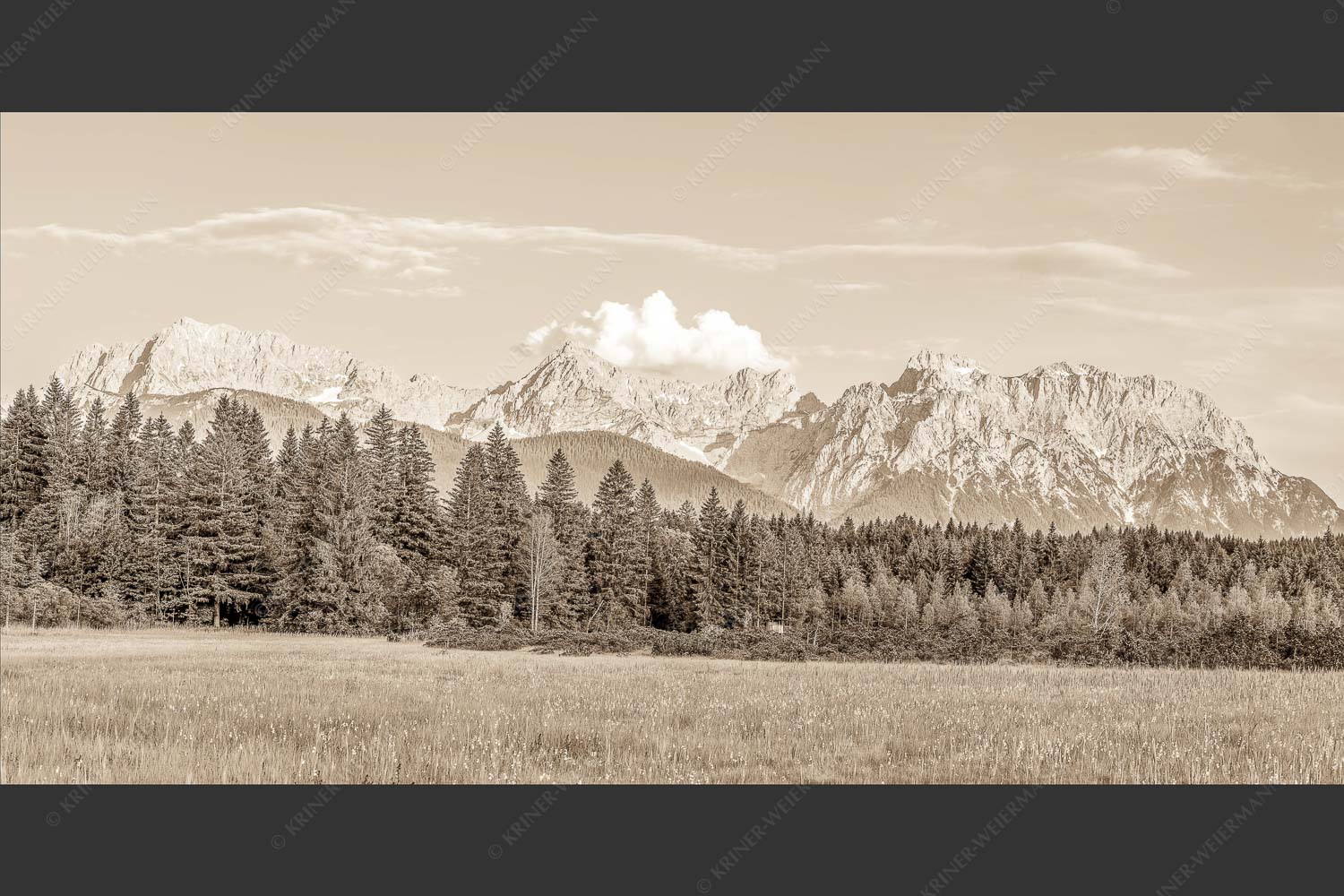 Panoramablick auf das Soiern-, Karwendel-, Wetterstein und Estergebirge - Alle im Blick 2:1 sepia -- Soiern Karwendel Wetterstein und Estergebirge - mehr Infos bei www.Kriner-Weiermann.de