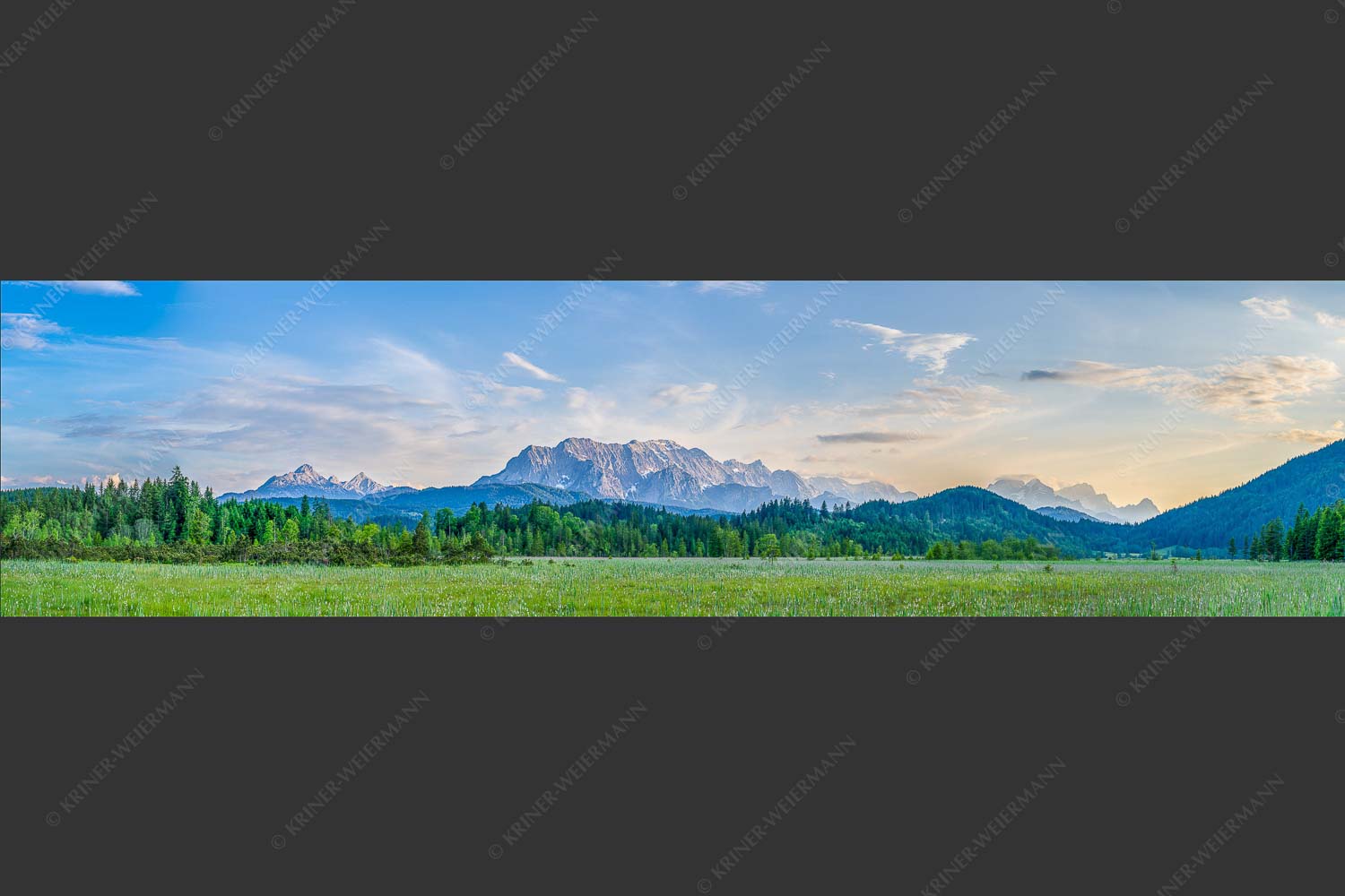 Panoramablick auf das Soiern-, Karwendel-, Wetterstein und Estergebirge - Alle im Blick 4:1  -- Soiern Karwendel Wetterstein und Estergebirge - mehr Infos bei www.Kriner-Weiermann.de