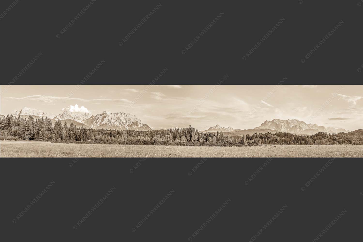 Panoramablick auf das Soiern-, Karwendel-, Wetterstein und Estergebirge - Alle im Blick 5:1 sepia -- Soiern Karwendel Wetterstein und Estergebirge - mehr Infos bei www.Kriner-Weiermann.de