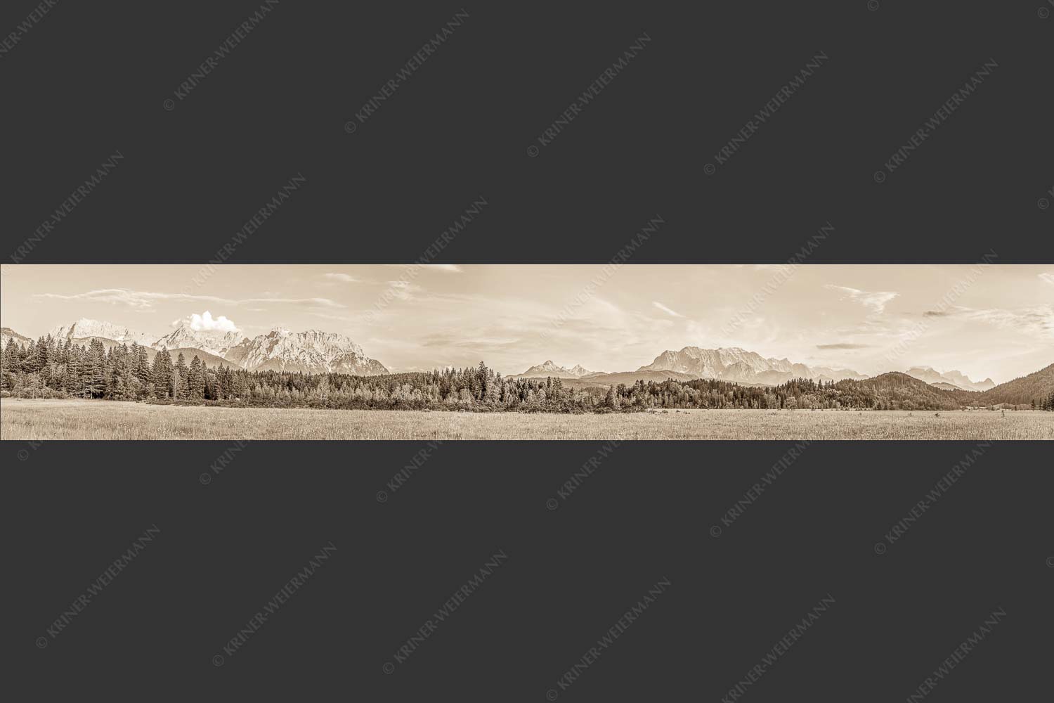 Panoramablick auf das Soiern-, Karwendel-, Wetterstein und Estergebirge - Alle im Blick 6:1 sepia -- Soiern Karwendel Wetterstein und Estergebirge - mehr Infos bei www.Kriner-Weiermann.de