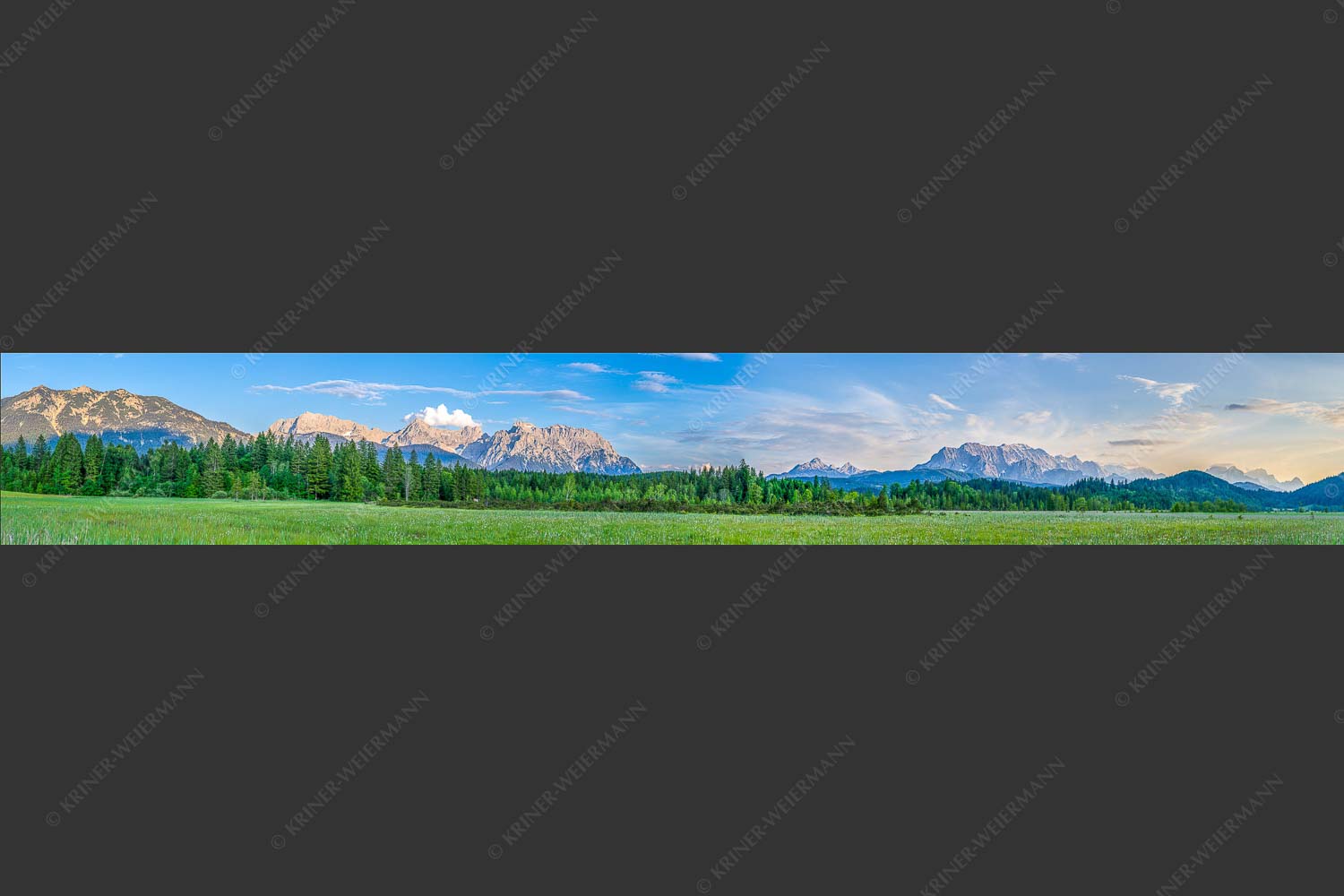 Panoramablick auf das Soiern-, Karwendel-, Wetterstein und Estergebirge - Alle im Blick 7:1  -- Soiern Karwendel Wetterstein und Estergebirge - mehr Infos bei www.Kriner-Weiermann.de