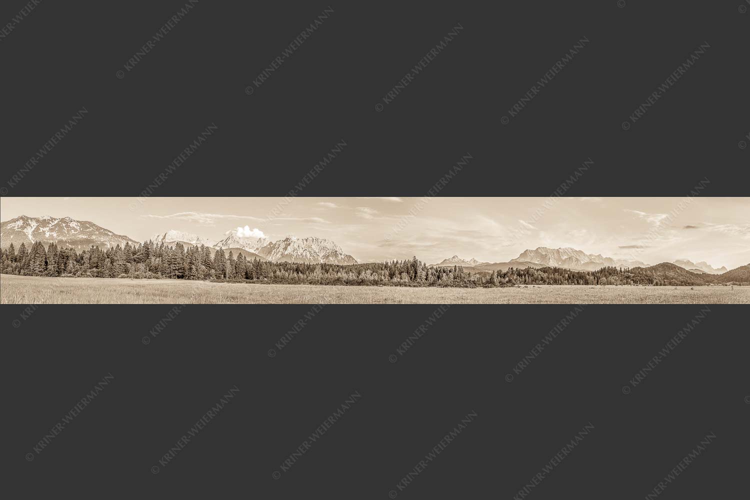 Panoramablick auf das Soiern-, Karwendel-, Wetterstein und Estergebirge - Alle im Blick 7:1 sepia -- Soiern Karwendel Wetterstein und Estergebirge - mehr Infos bei www.Kriner-Weiermann.de
