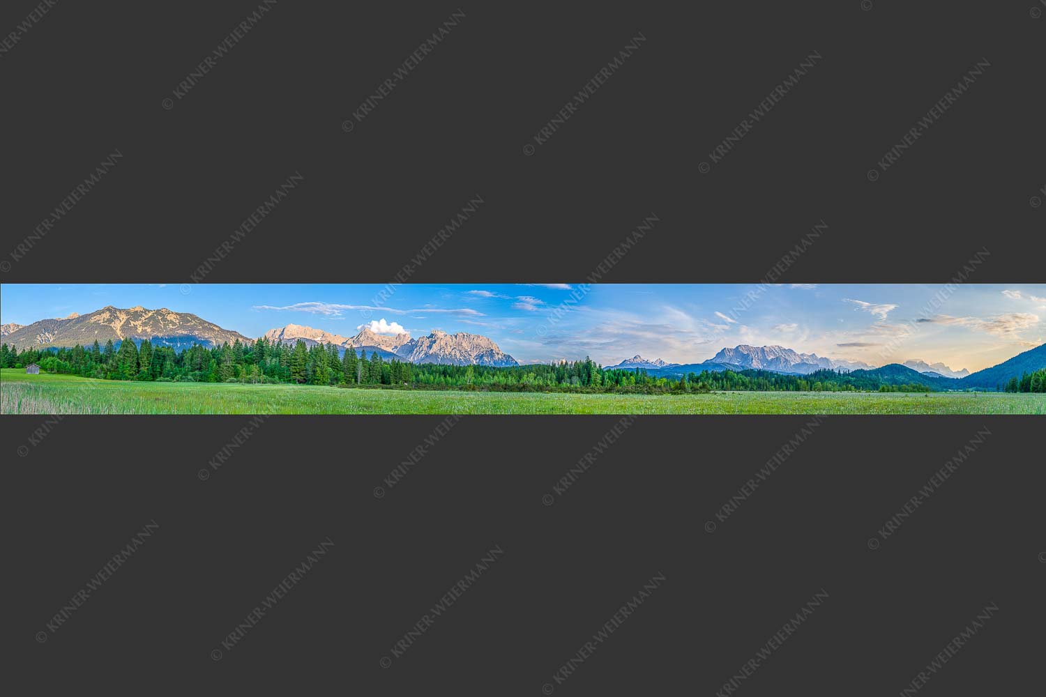 Panoramablick auf das Soiern-, Karwendel-, Wetterstein und Estergebirge - Alle im Blick 8:1  -- Soiern Karwendel Wetterstein und Estergebirge - mehr Infos bei www.Kriner-Weiermann.de