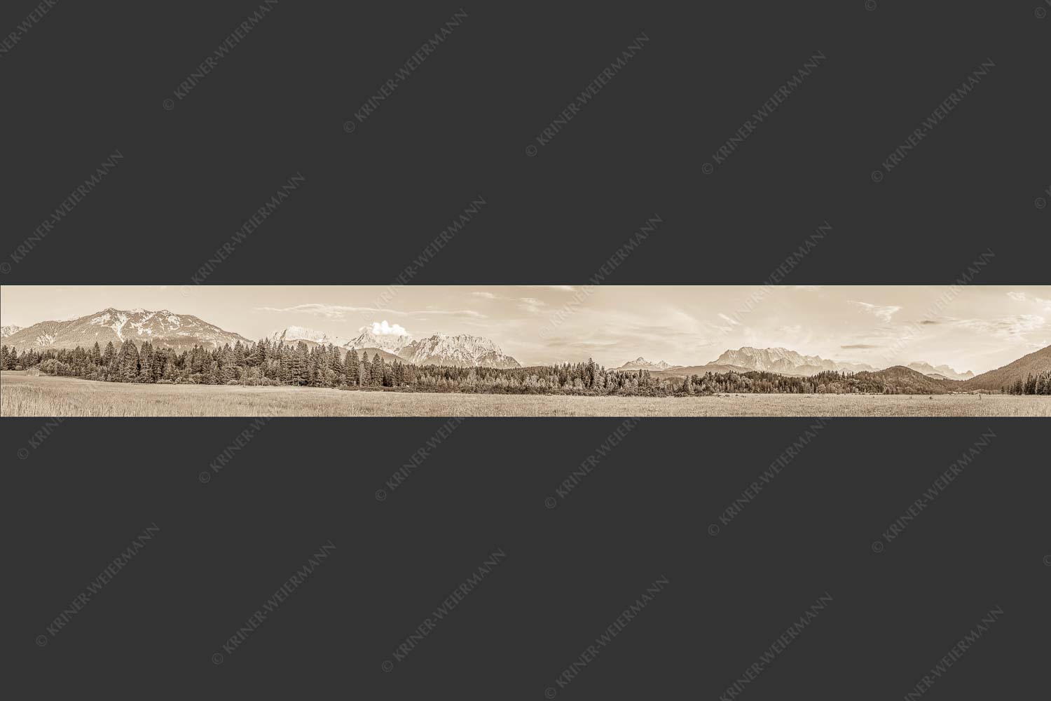 Panoramablick auf das Soiern-, Karwendel-, Wetterstein und Estergebirge - Alle im Blick 8:1 sepia -- Soiern Karwendel Wetterstein und Estergebirge - mehr Infos bei www.Kriner-Weiermann.de