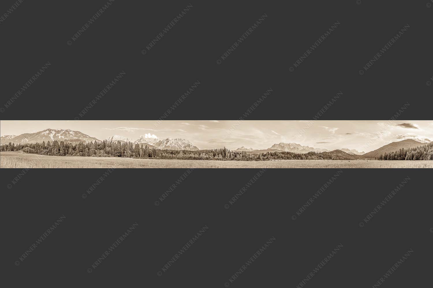 Panoramablick auf das Soiern-, Karwendel-, Wetterstein und Estergebirge - Alle im Blick 9:1 sepia -- Soiern Karwendel Wetterstein und Estergebirge - mehr Infos bei www.Kriner-Weiermann.de