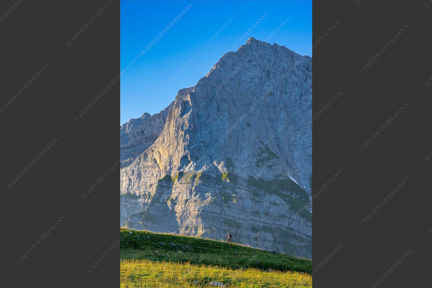 Bergwandern an der Laliderer Hochalm mit Spritzkarspitze - Allein auf weiter Flur 2:3  -- Wandern im Karwendel - mehr Infos bei www.Kriner-Weiermann.de