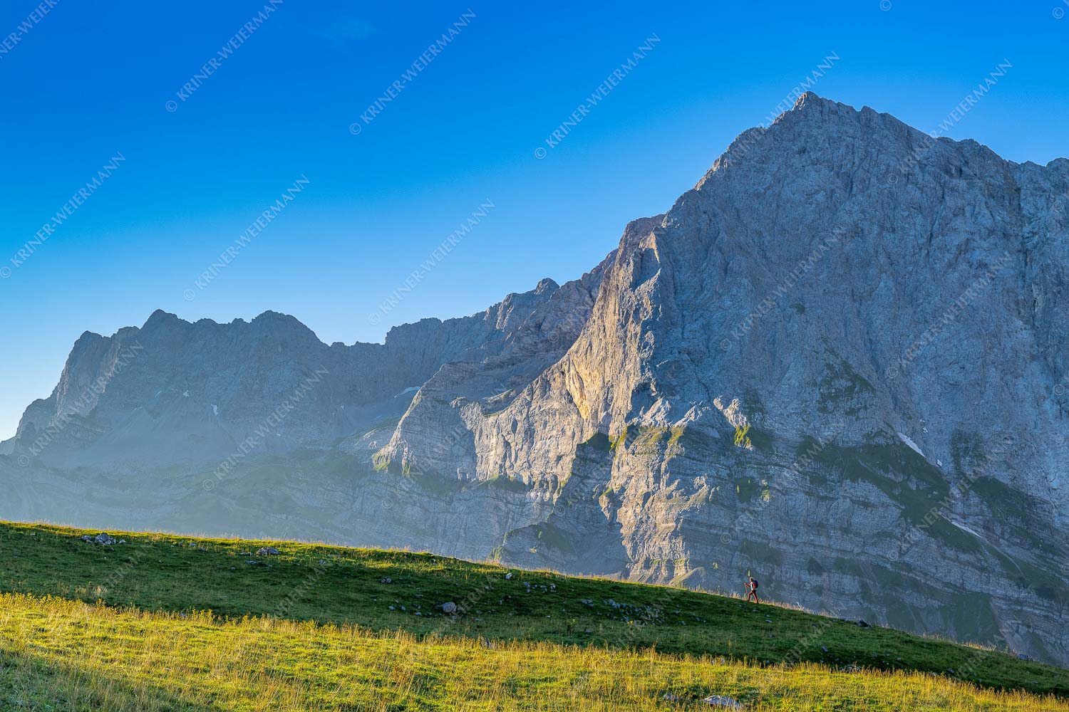 Bergwandern an der Laliderer Hochalm mit Spritzkarspitze - Allein auf weiter Flur 3:2  -- Wandern im Karwendel - mehr Infos bei www.Kriner-Weiermann.de