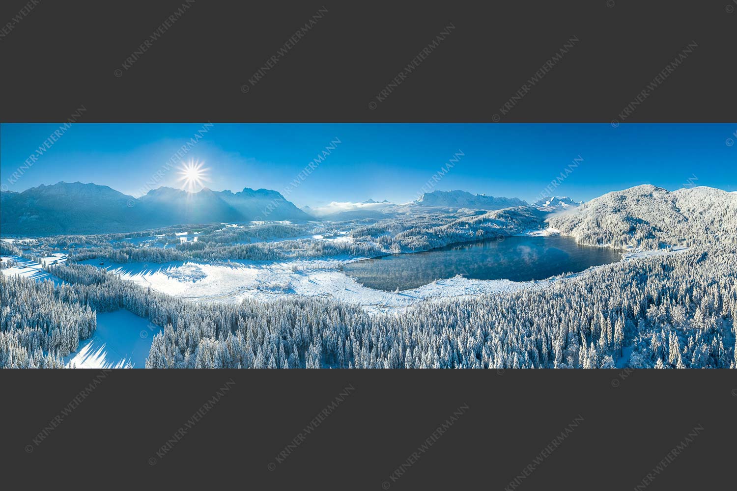 Blick über den Barmsee zum Karwendel- und Wettersteingebirge - Alles weiß am Barmsee 3:1  -- Winter am Barmsee - mehr Infos bei www.Kriner-Weiermann.de