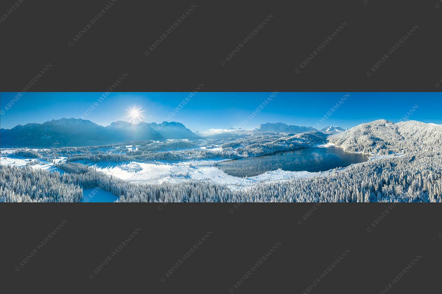 Blick über den Barmsee zum Karwendel- und Wettersteingebirge - Alles weiß am Barmsee 4:1  -- Winter am Barmsee - mehr Infos bei www.Kriner-Weiermann.de