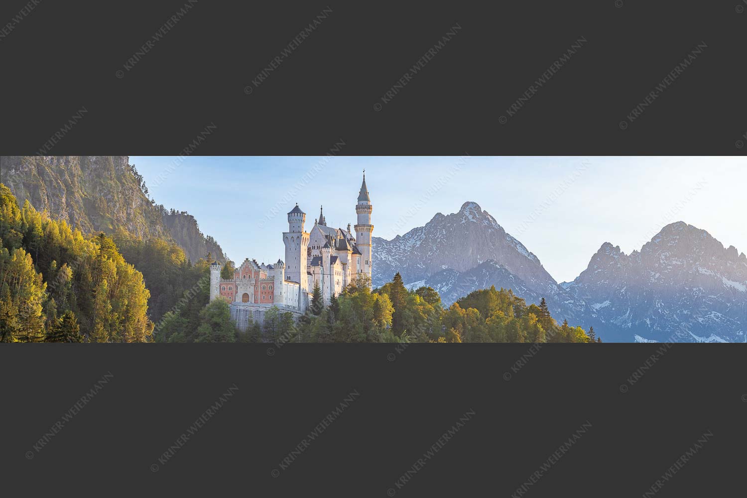 Schloss Neuschwanstein mit Gehrenspitze - Alpines Schloss 4:1  -- Schloss Neuschwanstein - mehr Infos bei www.Kriner-Weiermann.de