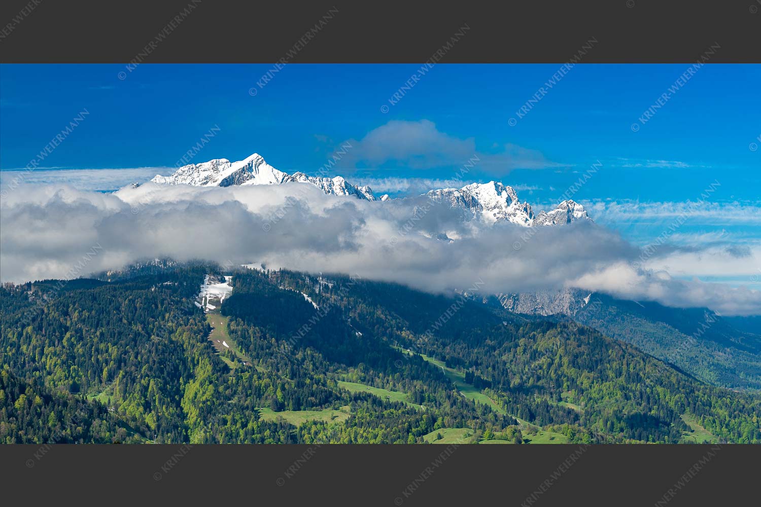 Blick aufs Zugspitzmassiv im Wettersteingebirge - Alpspitz bis Waxenstein 2:1  -- Zugspitzmassiv - mehr Infos bei www.Kriner-Weiermann.de