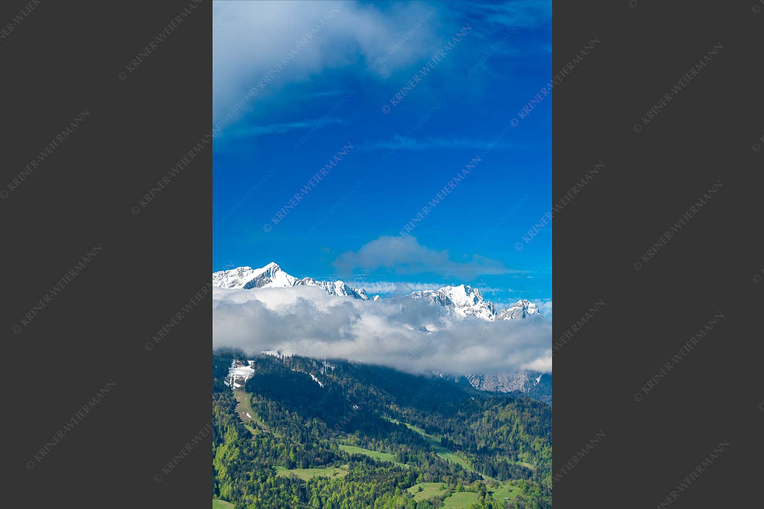 Blick aufs Zugspitzmassiv im Wettersteingebirge - Alpspitz bis Waxenstein 2:3  -- Zugspitzmassiv - mehr Infos bei www.Kriner-Weiermann.de