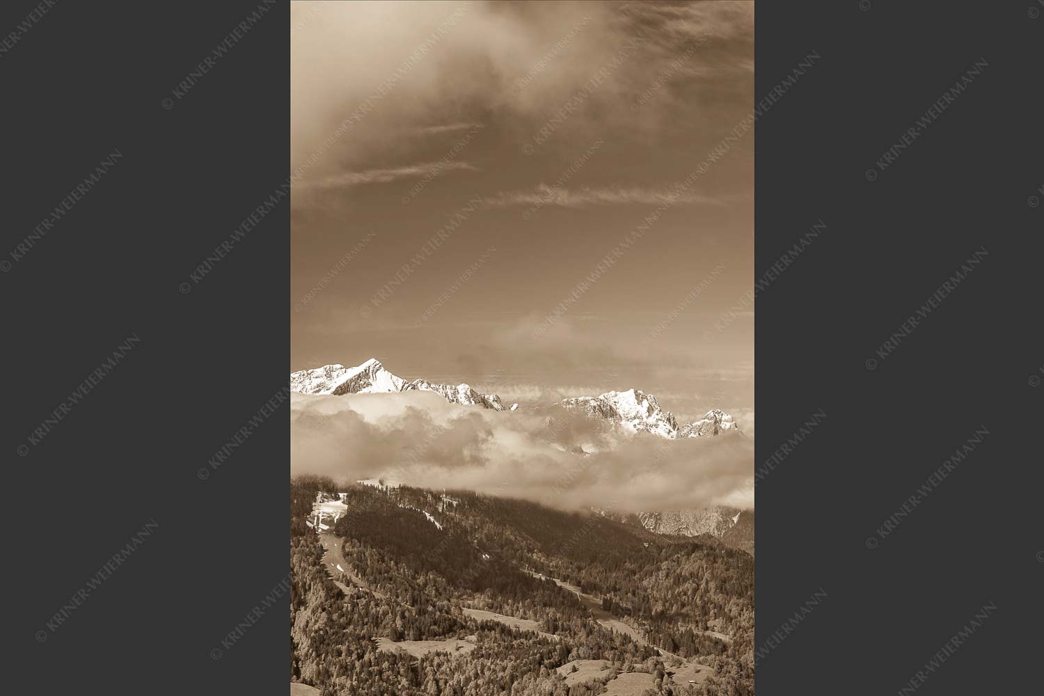Blick aufs Zugspitzmassiv im Wettersteingebirge - Alpspitz bis Waxenstein 2:3 sepia -- Zugspitzmassiv - mehr Infos bei www.Kriner-Weiermann.de