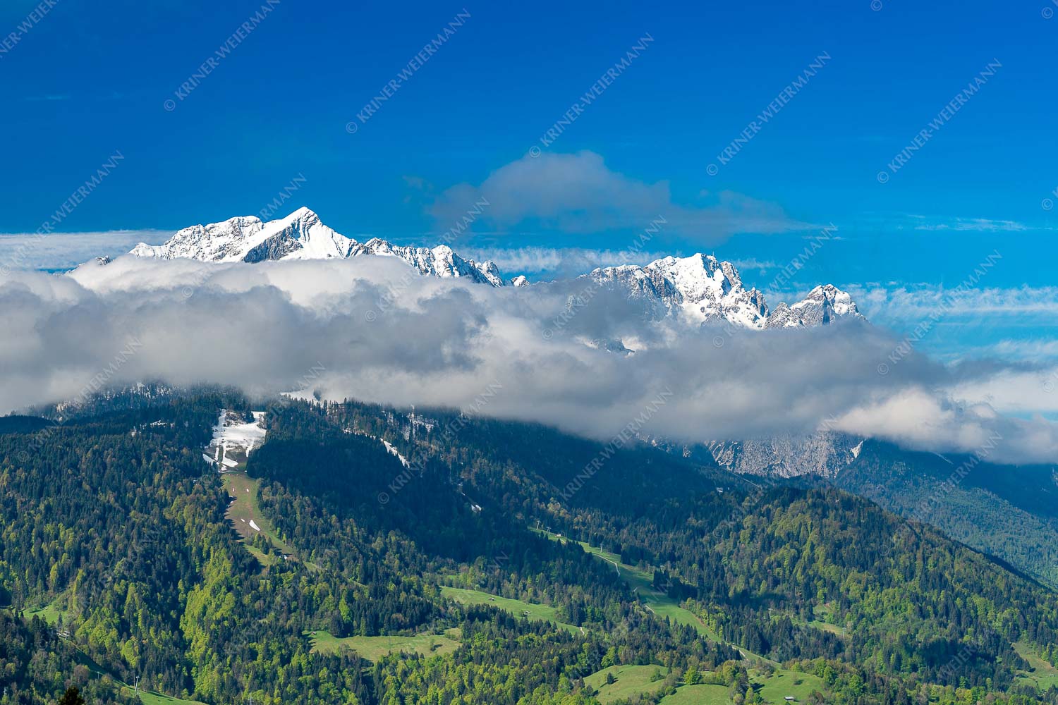 Blick aufs Zugspitzmassiv im Wettersteingebirge - Alpspitz bis Waxenstein 3:2  -- Zugspitzmassiv - mehr Infos bei www.Kriner-Weiermann.de