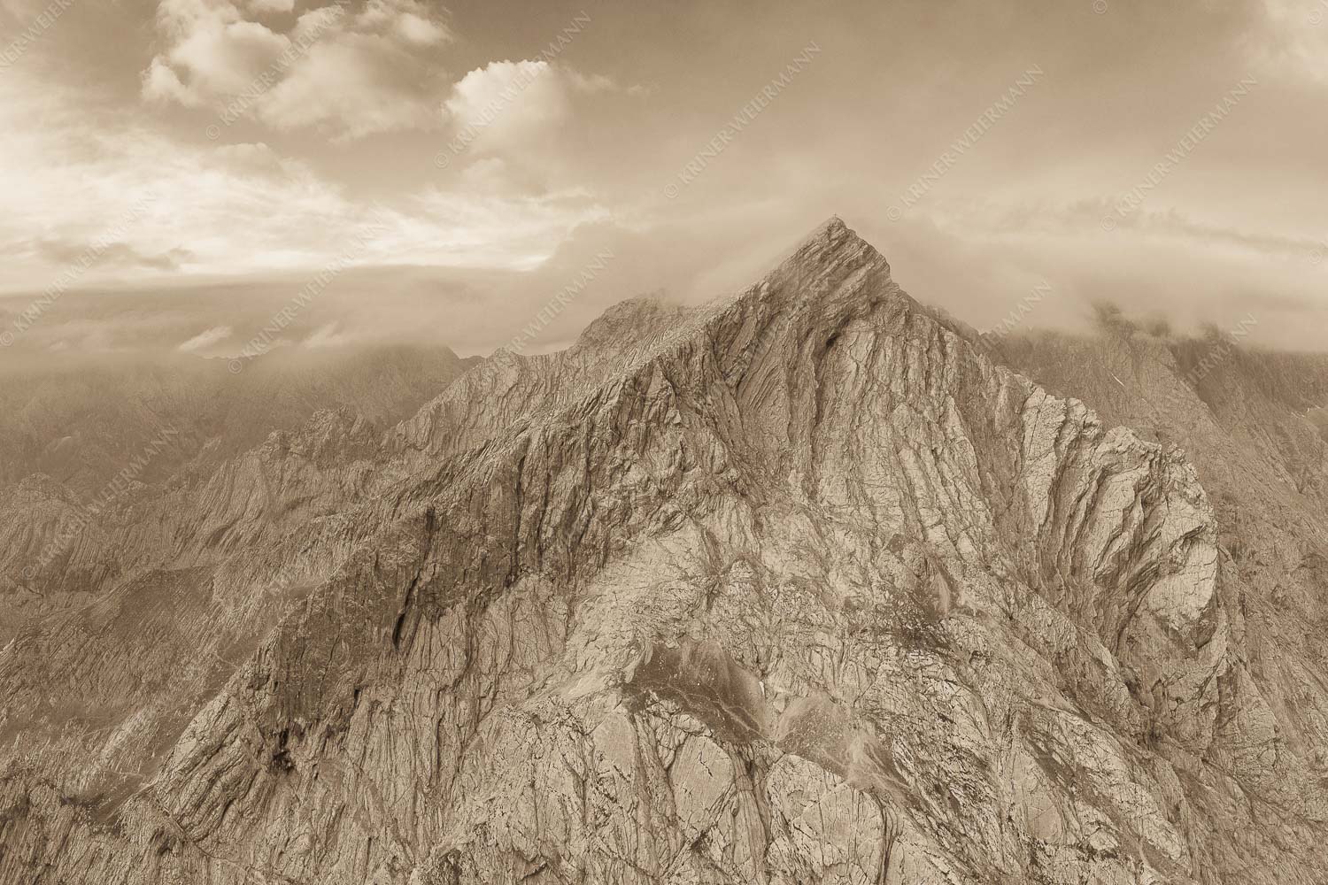 Blick in die Nordwand der Alpspitze vor Sonnenaufgang - Alpspitze II 3:2 sepia -- Alpspitz Nordwand - mehr Infos bei www.Kriner-Weiermann.de