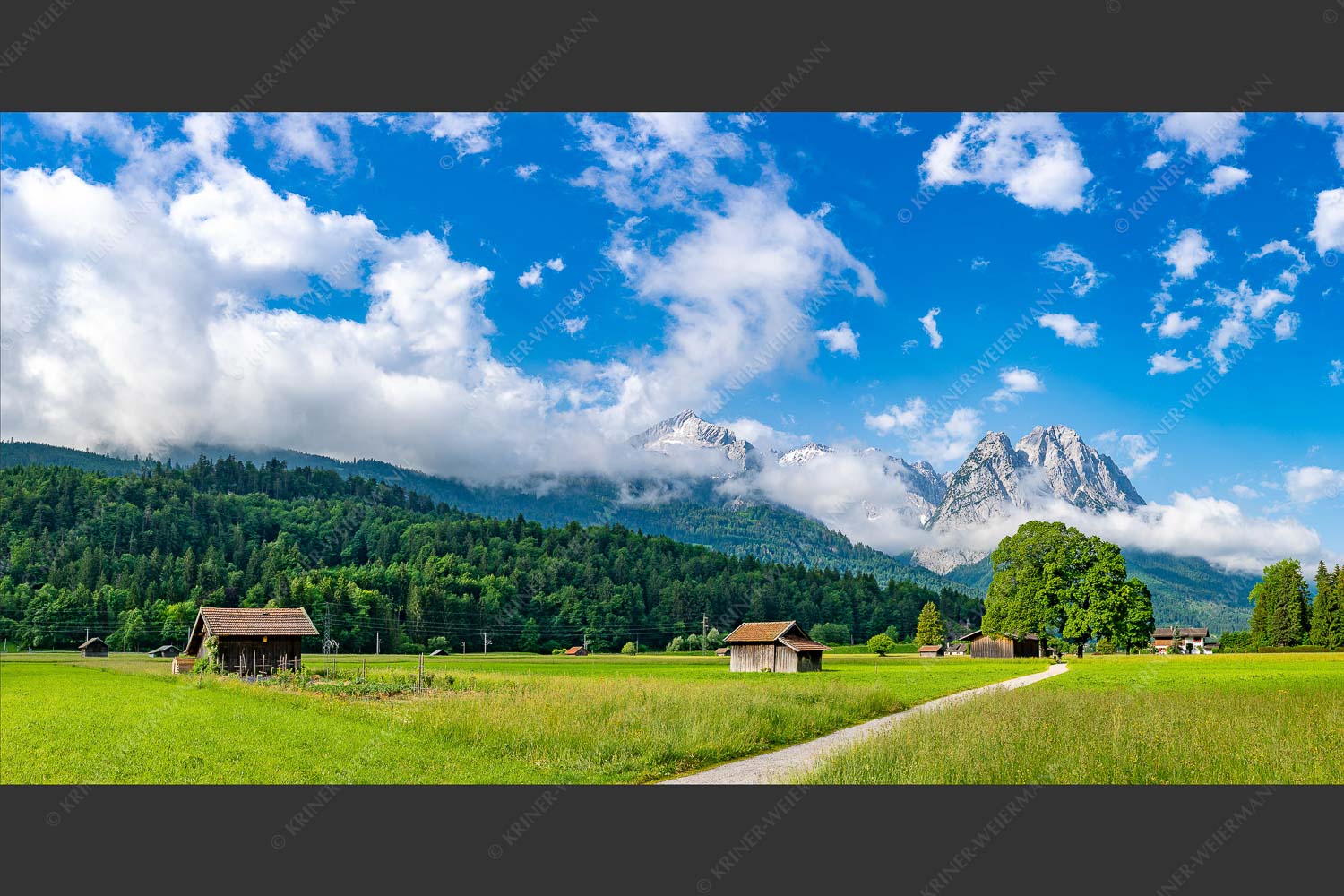 Blick über Hammersbacherweg zur Alpspitze und Waxenstein - Alpspitze und Waxenstein 2:1  -- Garmisch-Partenkirchen - mehr Infos bei www.Kriner-Weiermann.de