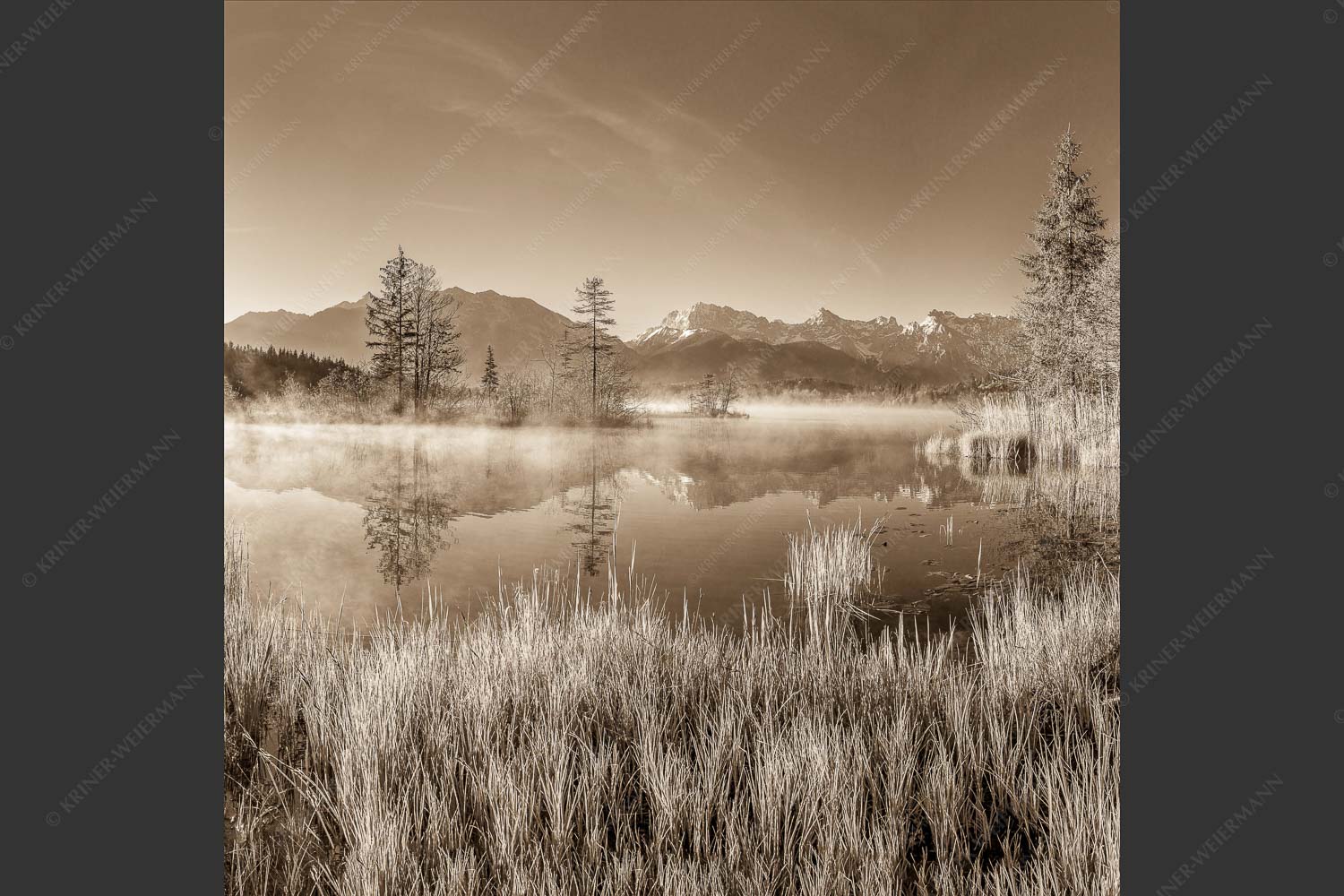 Sonnenaufgang am Barmsee mit Blick zum Karwendelgebirge - Am Barmsee 1:1 sepia -- Karwendelblick - mehr Infos bei www.Kriner-Weiermann.de