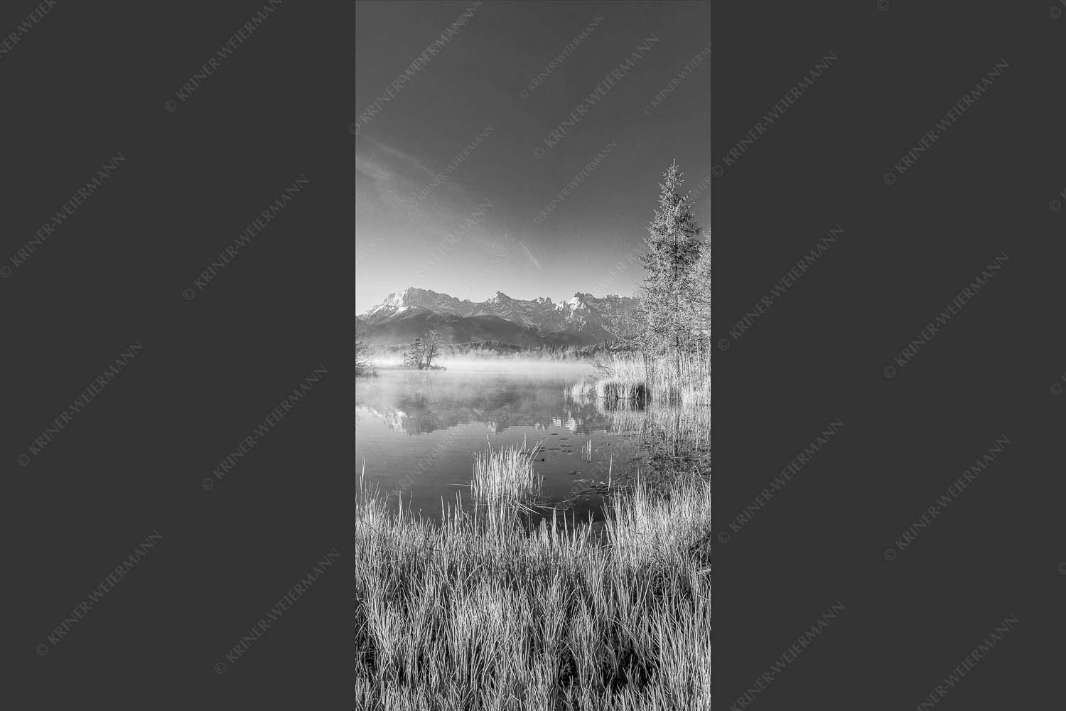 Sonnenaufgang am Barmsee mit Blick zum Karwendelgebirge - Am Barmsee 1:2 sw -- Karwendelblick - mehr Infos bei www.Kriner-Weiermann.de