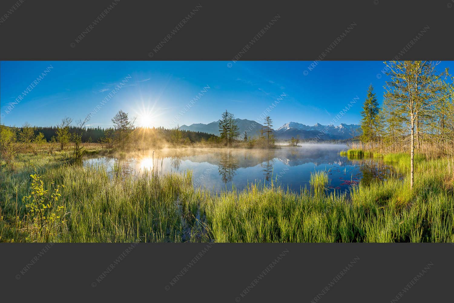 Sonnenaufgang am Barmsee mit Blick zum Karwendelgebirge - Am Barmsee 2,5:1  -- Karwendelblick - mehr Infos bei www.Kriner-Weiermann.de