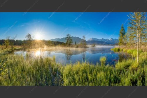 Sonnenaufgang am Barmsee mit Blick zum Karwendelgebirge - Am Barmsee 2:1  -- Karwendelblick - mehr Infos bei www.Kriner-Weiermann.de