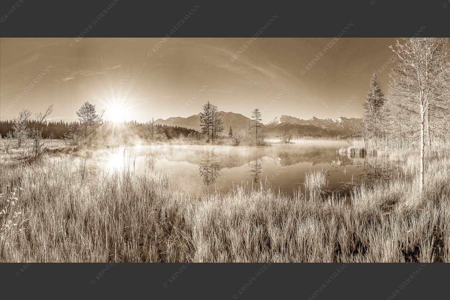 Sonnenaufgang am Barmsee mit Blick zum Karwendelgebirge - Am Barmsee 2:1 sepia -- Karwendelblick - mehr Infos bei www.Kriner-Weiermann.de