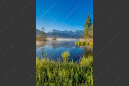 Sonnenaufgang am Barmsee mit Blick zum Karwendelgebirge - Am Barmsee 2:3  -- Karwendelblick - mehr Infos bei www.Kriner-Weiermann.de