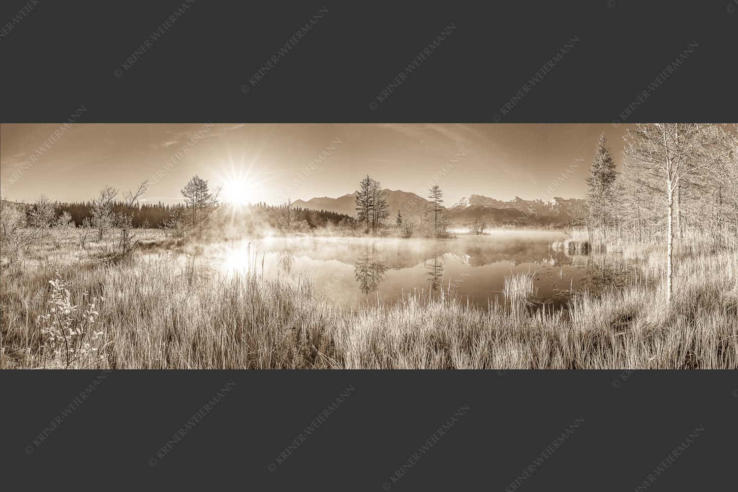 Sonnenaufgang am Barmsee mit Blick zum Karwendelgebirge - Am Barmsee 3:1 sepia -- Karwendelblick - mehr Infos bei www.Kriner-Weiermann.de