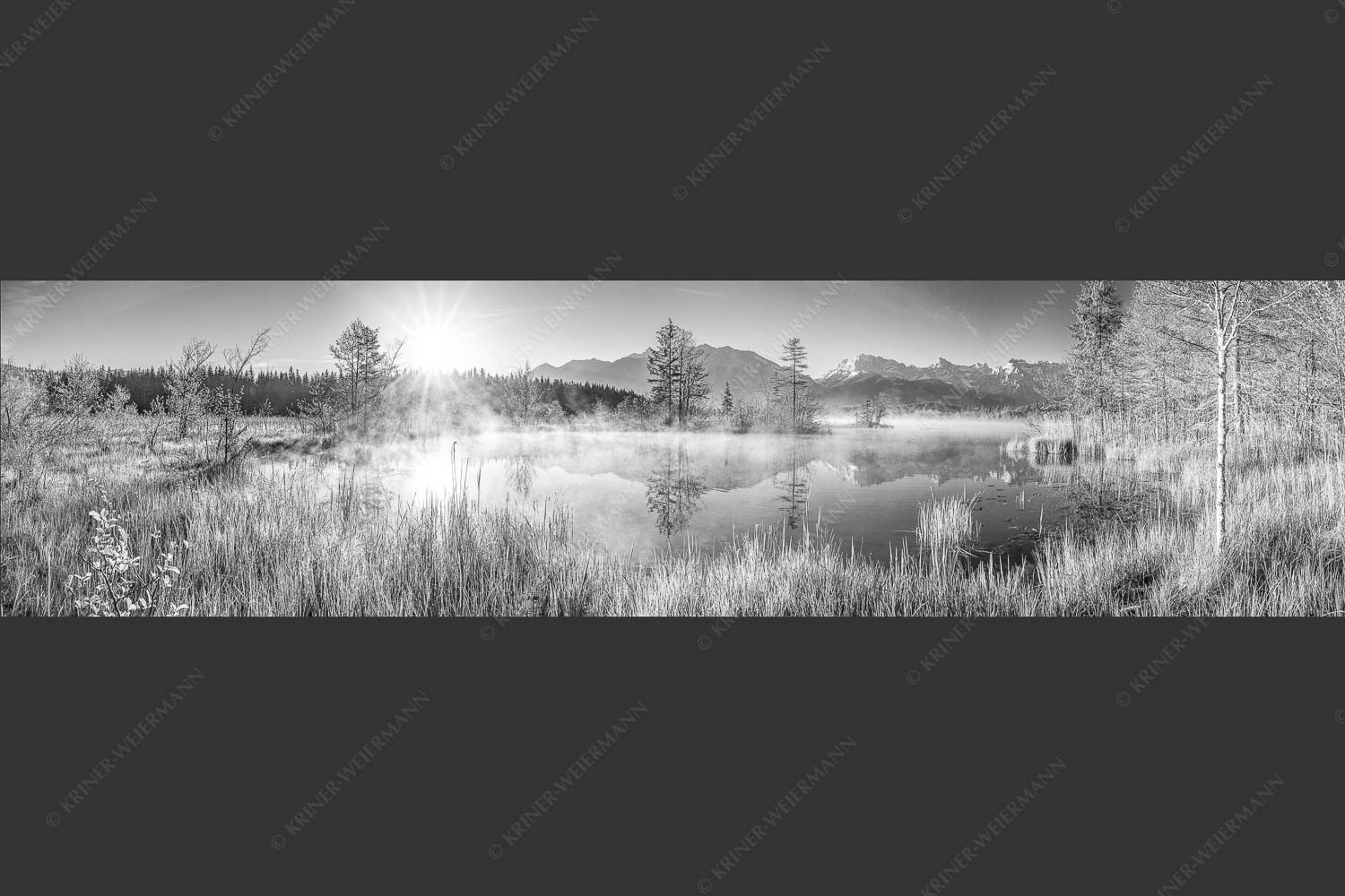 Sonnenaufgang am Barmsee mit Blick zum Karwendelgebirge - Am Barmsee 4:1 sw -- Karwendelblick - mehr Infos bei www.Kriner-Weiermann.de