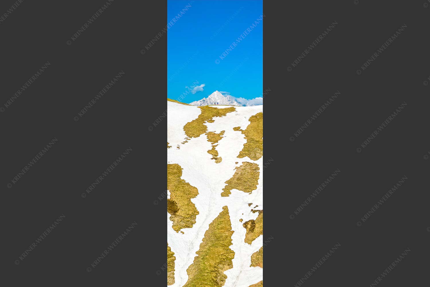 Berwanderer am Scharnitzjoch mit Hoherwand im Hintergrund - Am Joch 1:3  -- Wandern am Scharnitzjoch - mehr Infos bei www.Kriner-Weiermann.de