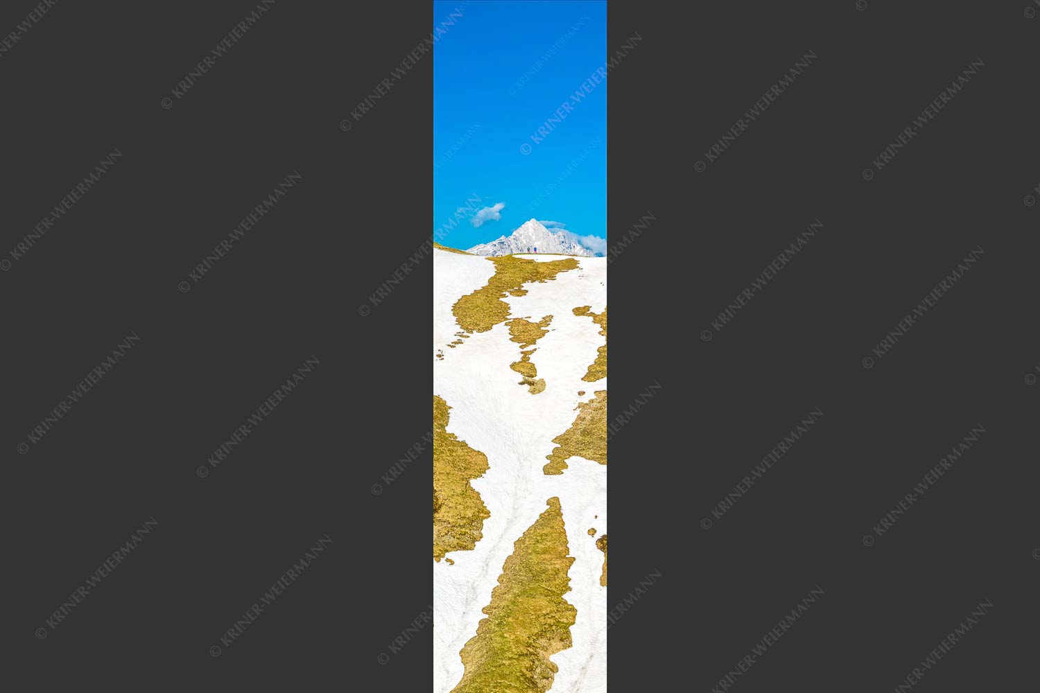Berwanderer am Scharnitzjoch mit Hoherwand im Hintergrund - Am Joch 1:4  -- Wandern am Scharnitzjoch - mehr Infos bei www.Kriner-Weiermann.de