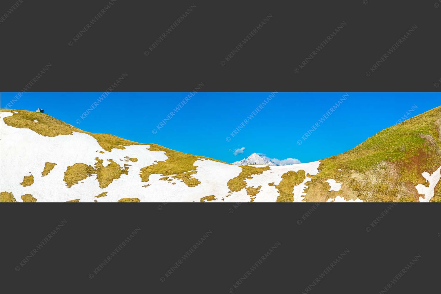 Berwanderer am Scharnitzjoch mit Hoherwand im Hintergrund - Am Joch 4:1  -- Wandern am Scharnitzjoch - mehr Infos bei www.Kriner-Weiermann.de