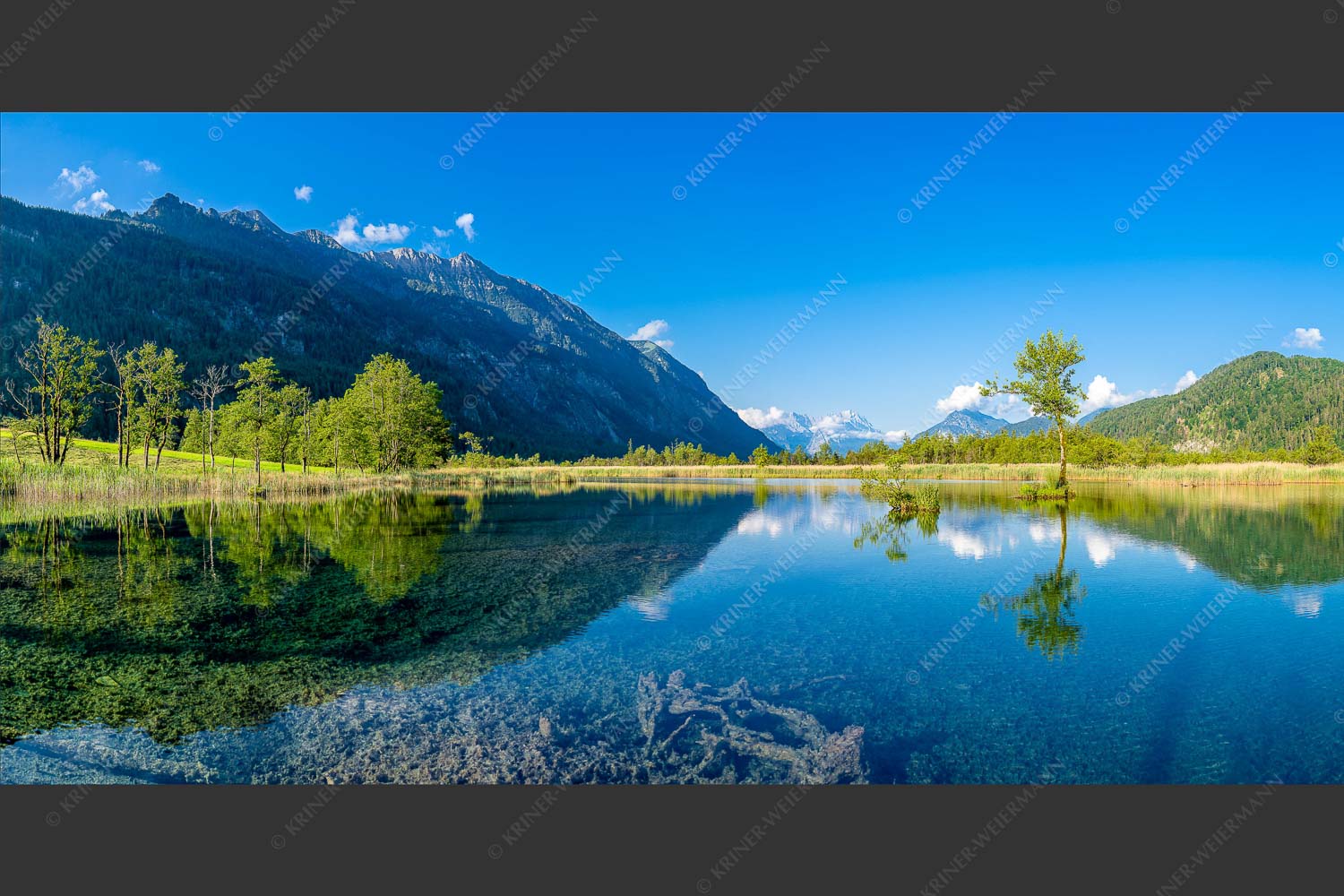 Blick durchs Loisachtal ins Wettersteingebirge - Am Mühlbach 2:1  -- Loisachtal Eschenlohe - mehr Infos bei www.Kriner-Weiermann.de