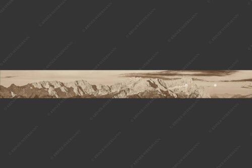 Erstes Morgenlicht am Wettersteinmassiv mit Monduntergang neben der Zugspitze - Am Wetterstein vorbei 9:1 sepia -- Zugspitze Vollmond - mehr Infos bei www.Kriner-Weiermann.de
