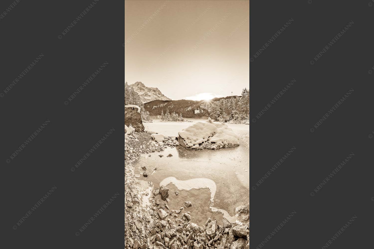 Blick über den Eibsee und Zugspitze in den Sonnenuntergang - Am zufrieren 1:2 sepia -- Eis auf Eibsee mit Zugspitze - mehr Infos bei www.Kriner-Weiermann.de
