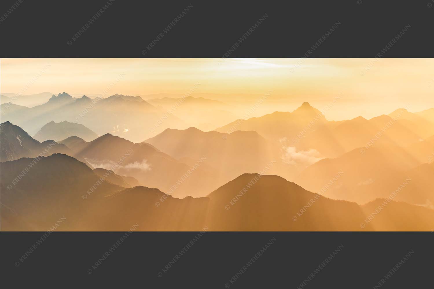 Mittsommerlicher Sonnenuntergang von der Zugspitze - Atemlos 2,5:1  -- Zugspitze Sonnenuntergang - mehr Infos bei www.Kriner-Weiermann.de
