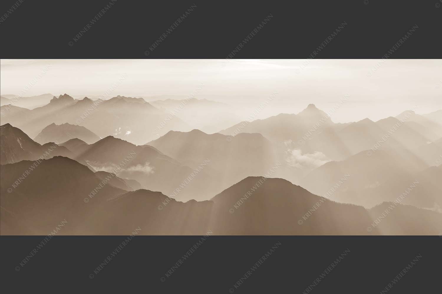 Mittsommerlicher Sonnenuntergang von der Zugspitze - Atemlos 2,5:1 sepia -- Zugspitze Sonnenuntergang - mehr Infos bei www.Kriner-Weiermann.de