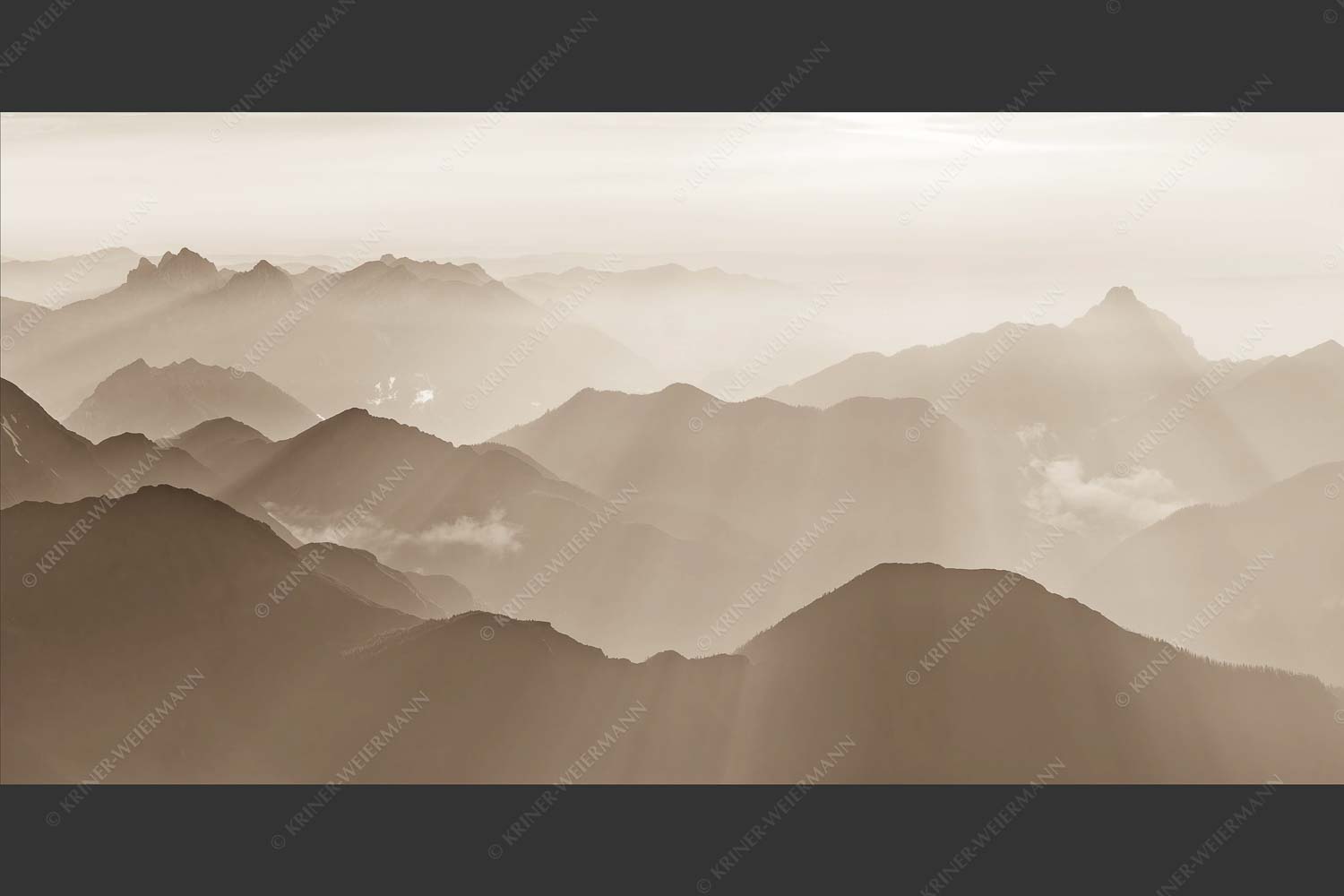 Mittsommerlicher Sonnenuntergang von der Zugspitze - Atemlos 2:1 sepia -- Zugspitze Sonnenuntergang - mehr Infos bei www.Kriner-Weiermann.de