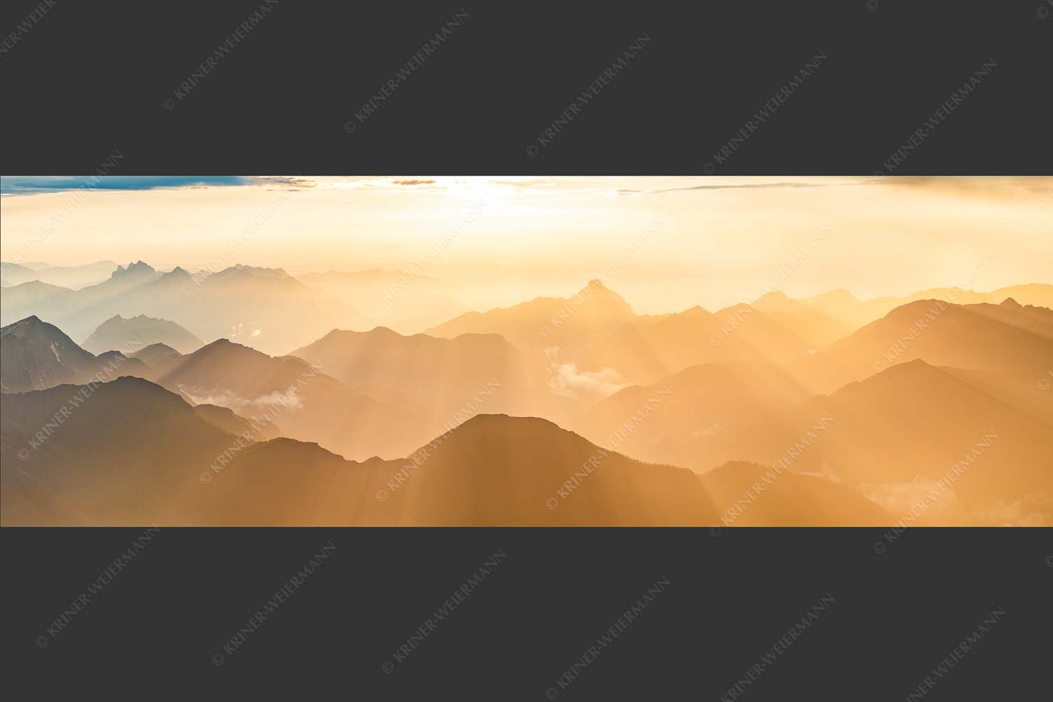 Mittsommerlicher Sonnenuntergang von der Zugspitze - Atemlos 3:1  -- Zugspitze Sonnenuntergang - mehr Infos bei www.Kriner-Weiermann.de