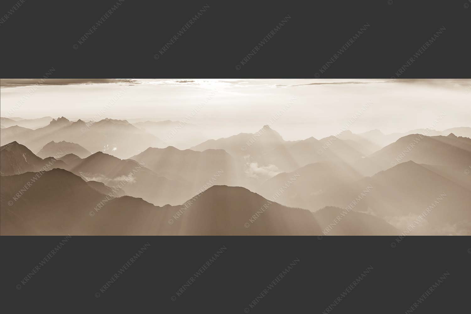 Mittsommerlicher Sonnenuntergang von der Zugspitze - Atemlos 3:1 sepia -- Zugspitze Sonnenuntergang - mehr Infos bei www.Kriner-Weiermann.de