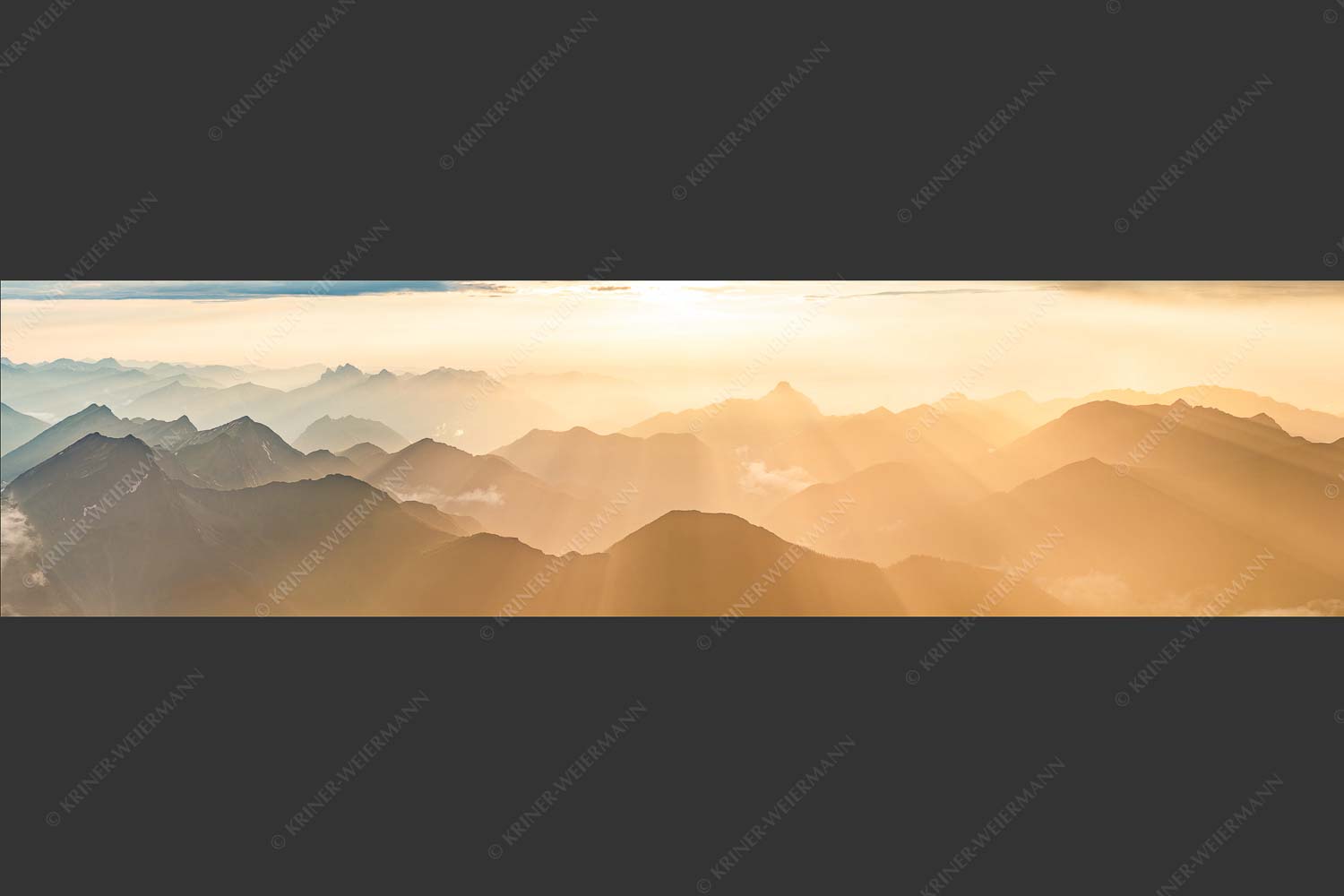 Mittsommerlicher Sonnenuntergang von der Zugspitze - Atemlos 4:1  -- Zugspitze Sonnenuntergang - mehr Infos bei www.Kriner-Weiermann.de