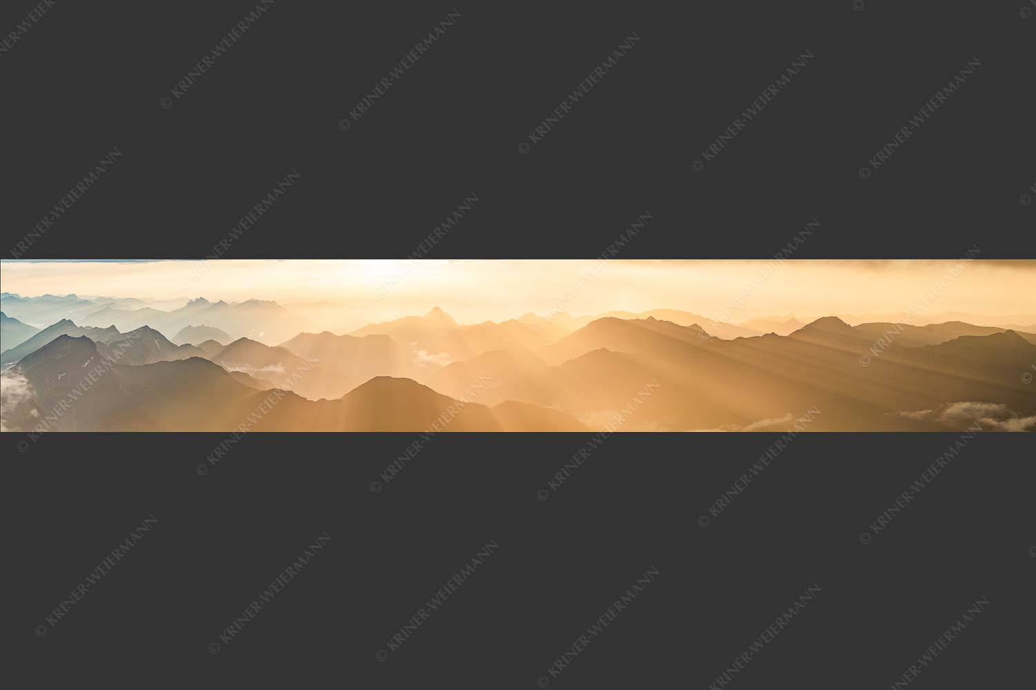 Mittsommerlicher Sonnenuntergang von der Zugspitze - Atemlos 6:1  -- Zugspitze Sonnenuntergang - mehr Infos bei www.Kriner-Weiermann.de