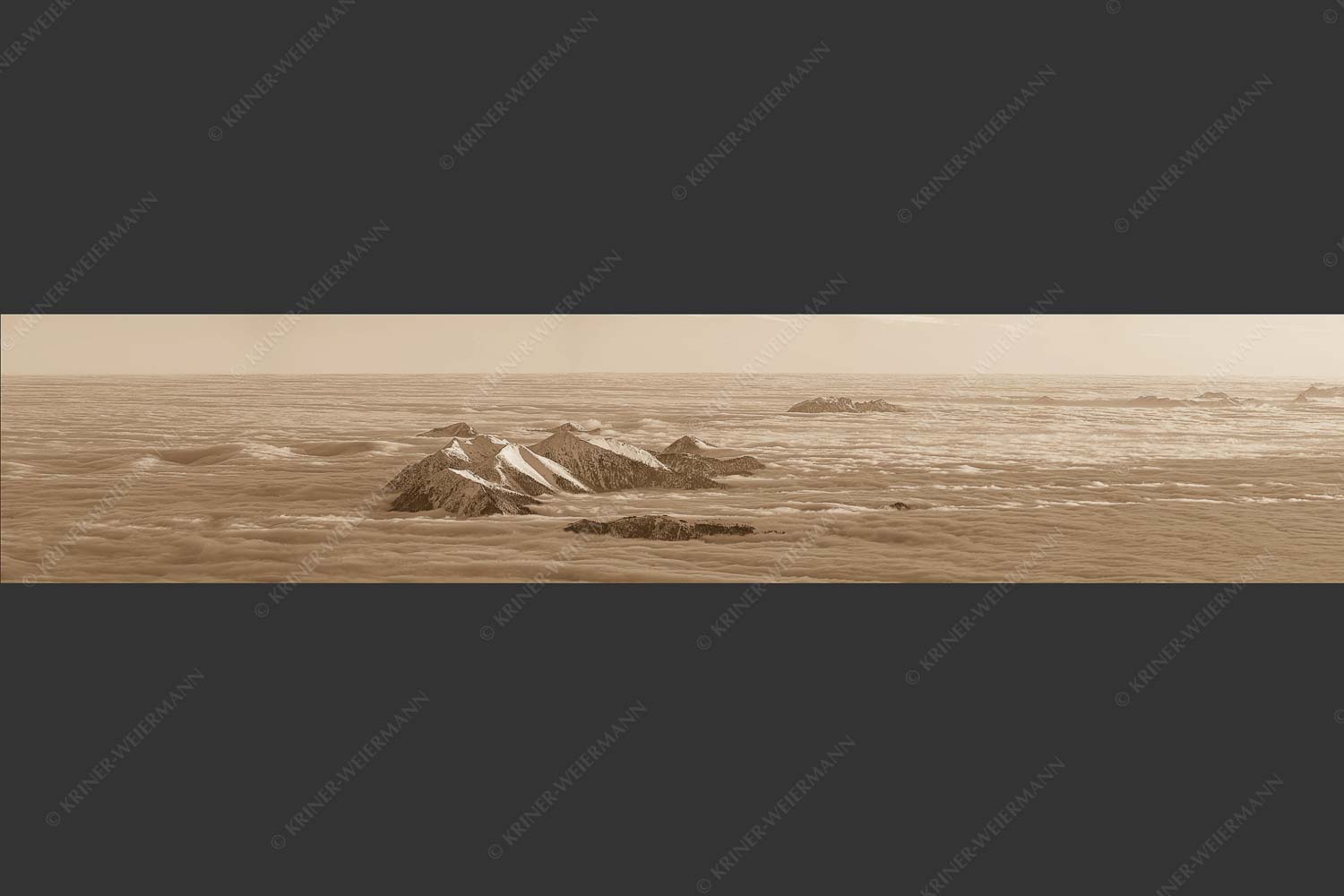 Der Blick von der Zugspitze auf das Estergebirge das wie Inseln aus dem Nebel ragt - Atlantis 5:1 sepia -- Estergebirge im Nebelmeer - mehr Infos bei www.Kriner-Weiermann.de