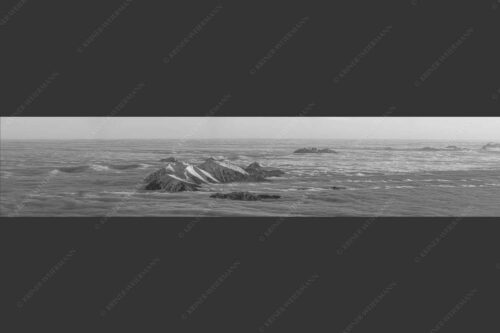 Der Blick von der Zugspitze auf das Estergebirge das wie Inseln aus dem Nebel ragt - Atlantis 5:1 sw -- Estergebirge im Nebelmeer - mehr Infos bei www.Kriner-Weiermann.de