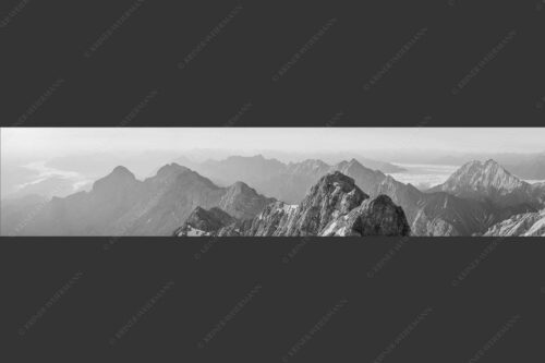 Morgenstimmung auf dem Klettersteig zwischen Alp- und Zugspitze - Auf dem Grat II 5:1 sw -- Jubiläumsgrat mit Alpspitze - mehr Infos bei www.Kriner-Weiermann.de