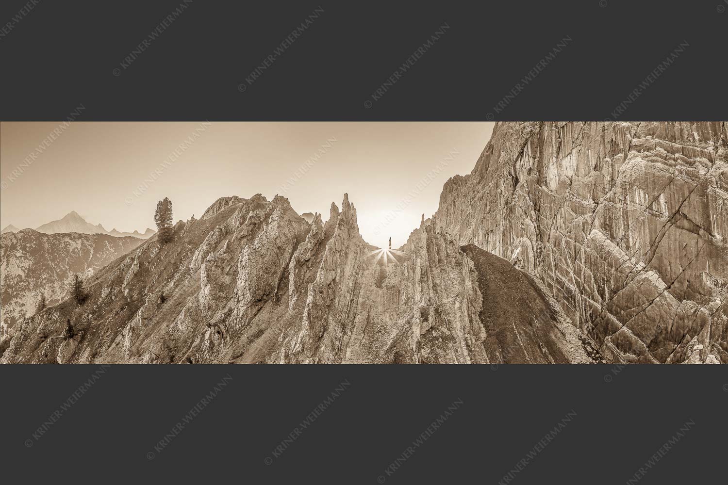 Sonnenaufgang im Halleranger im Karwendelgebirge - Auf die Spitze getrieben 3:1 sepia -- Lafatscher Nordwand Karwendel - mehr Infos bei www.Kriner-Weiermann.de
