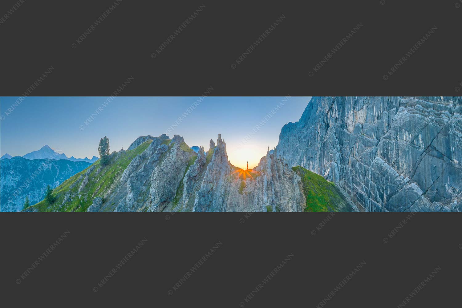 Sonnenaufgang im Halleranger im Karwendelgebirge - Auf die Spitze getrieben 4:1  -- Lafatscher Nordwand Karwendel - mehr Infos bei www.Kriner-Weiermann.de