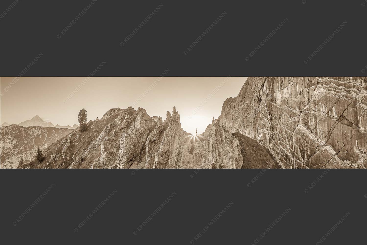 Sonnenaufgang im Halleranger im Karwendelgebirge - Auf die Spitze getrieben 4:1 sepia -- Lafatscher Nordwand Karwendel - mehr Infos bei www.Kriner-Weiermann.de
